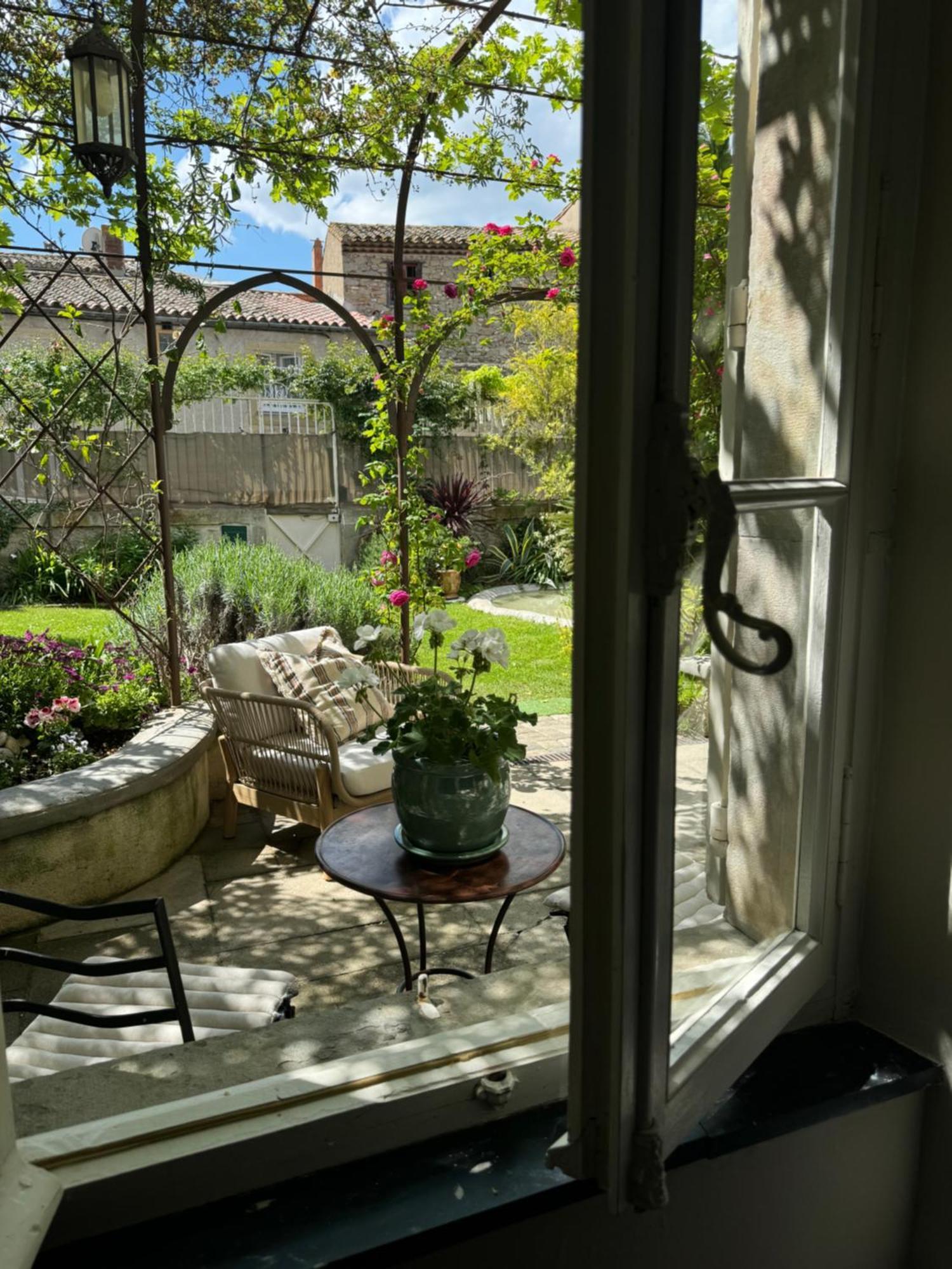 Le Patio Des Senteurs Bed & Breakfast Verzeille Exterior photo